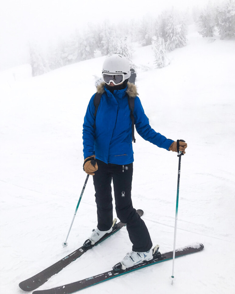 https://www.piscoandbier.com/wp-content/uploads/2020/10/skiing-whiteout-ski-outfit-773x966.jpg